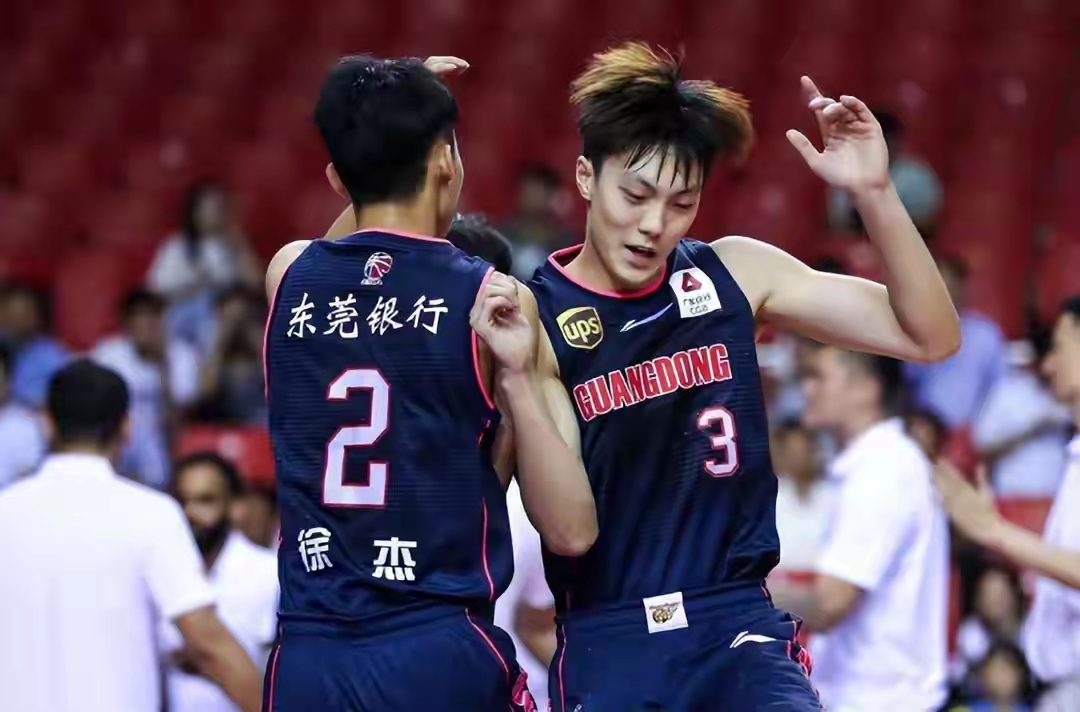 LEJING Sports-广东宏远训练开放日,今夜止住颓势引欢呼,CBA常规赛在即,细节决定成败的简单介绍